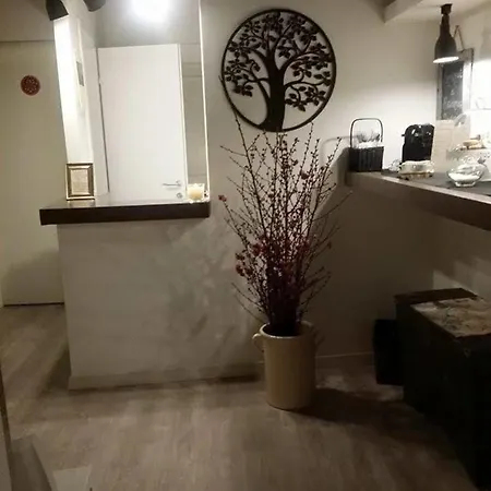 Navona First بيت ضيافة 4*