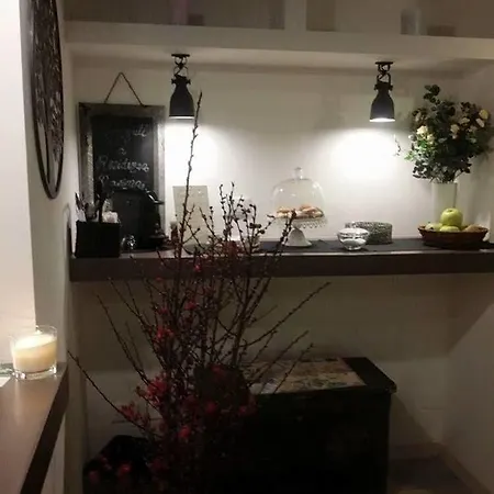 纳沃纳第一客房旅馆 4*
